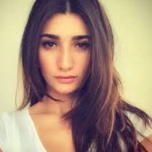 Meet your Posher, Flora